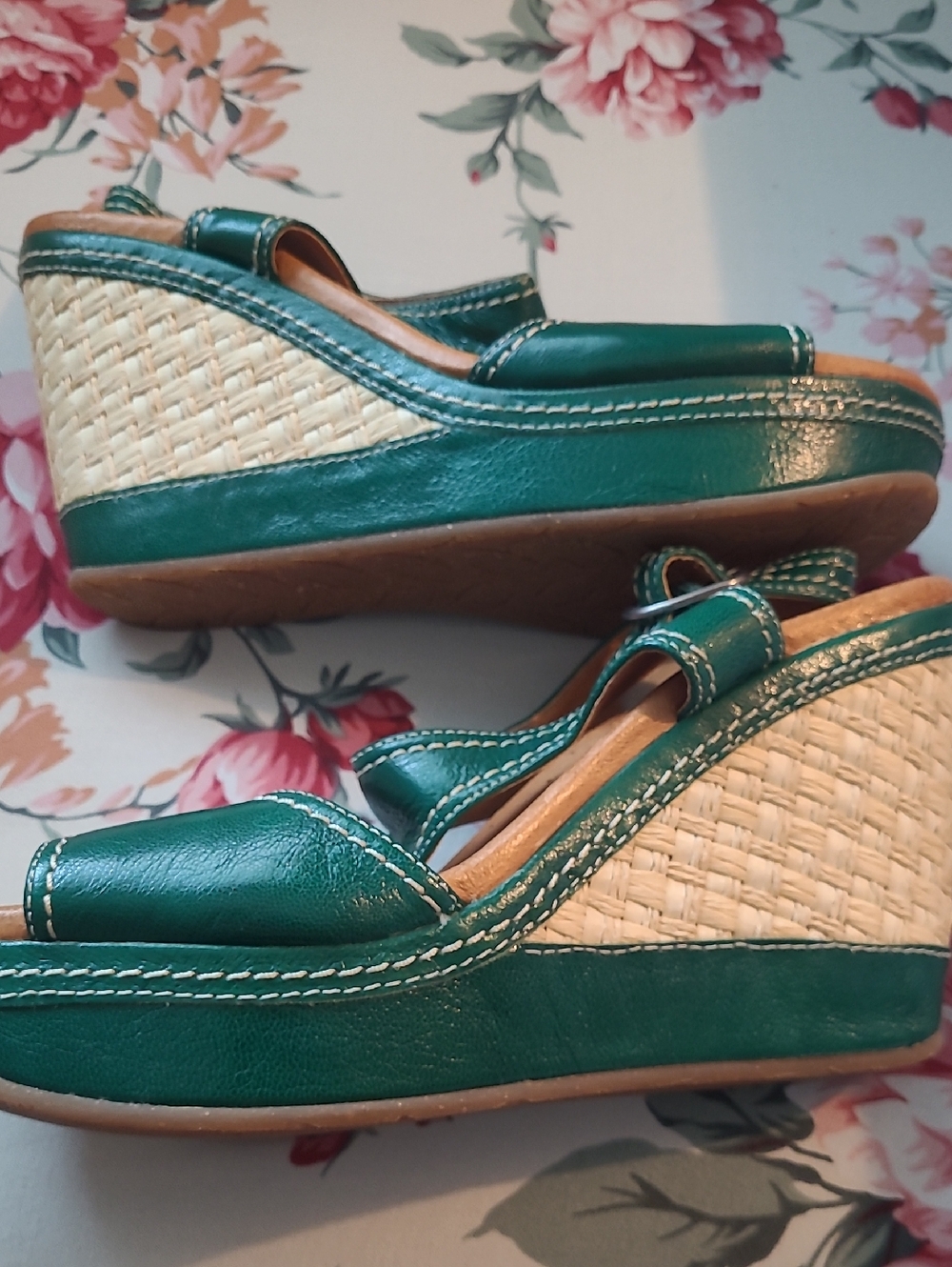 NAYA "Eternal" new never worn Green Leather Wedge Classic Sandal Size 9 M - Picture 7 of 8